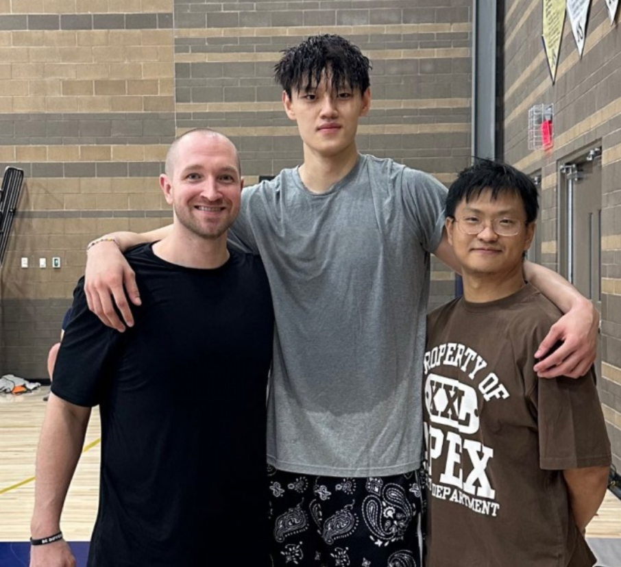 曾凡博赴美新动态!训练师爆赞投篮能力,篮记透露获双向合同有戏